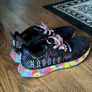 NOBULL Runners in Black with Floral Design and Comfortable Fit